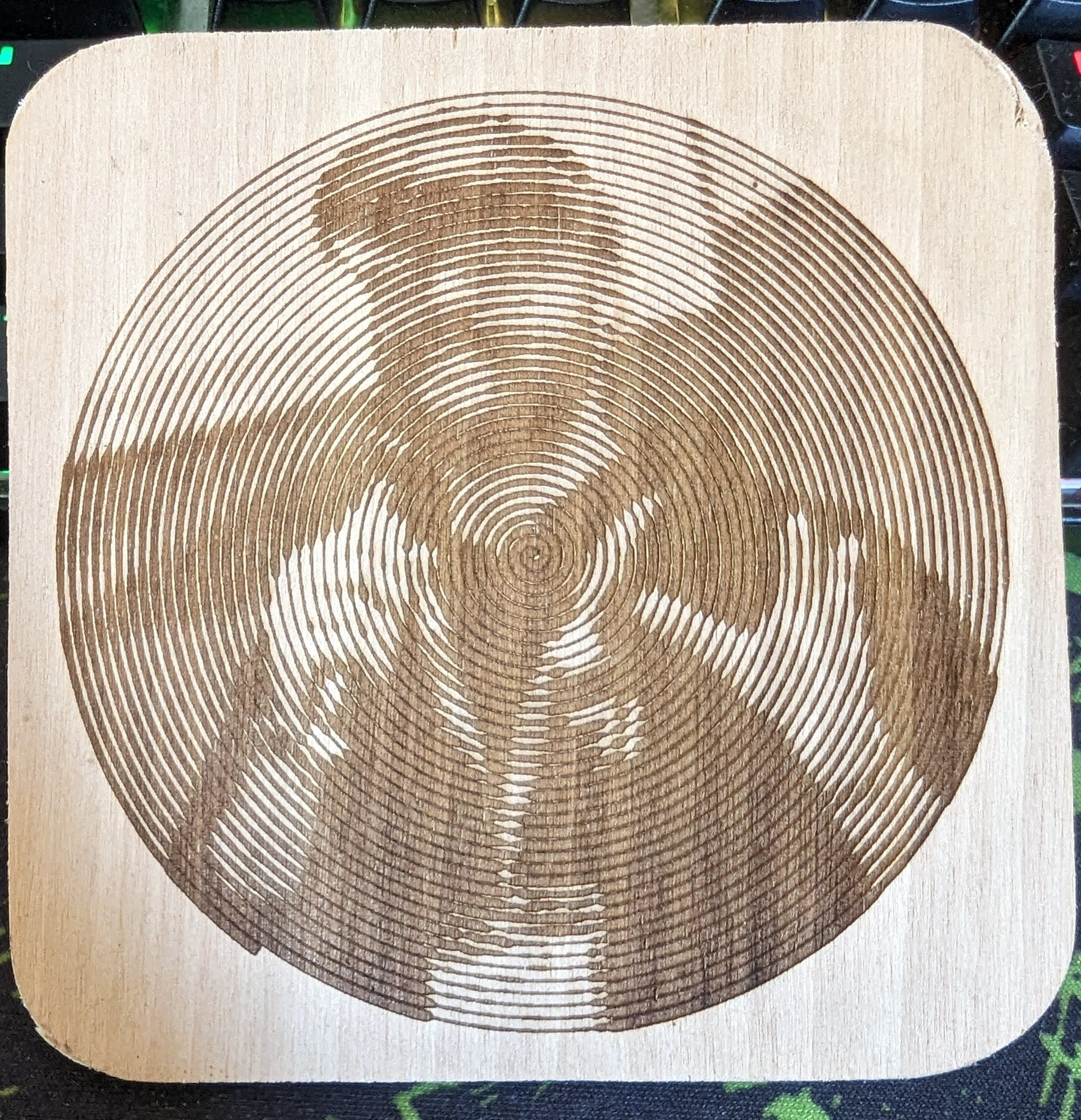 ho stampato su legno con la laserpercker 2 il template di spiral betty